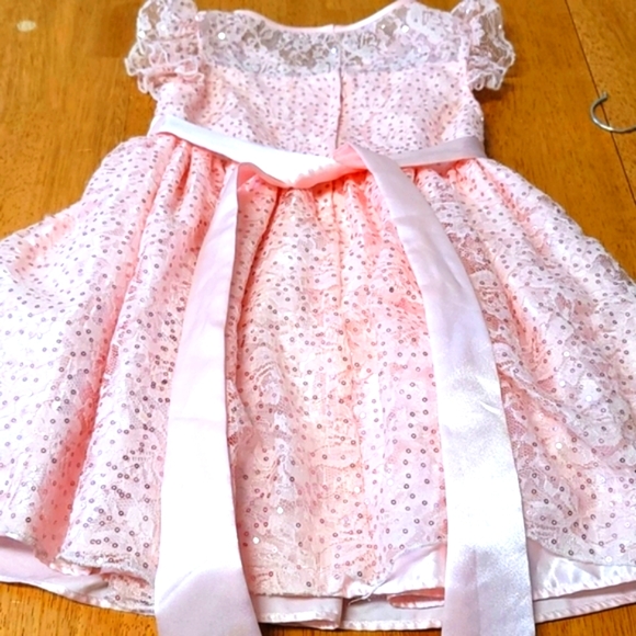 Princess Faith Pink Sz 5T sparkly sequence dress with bow. Like New - Picture 2 of 6